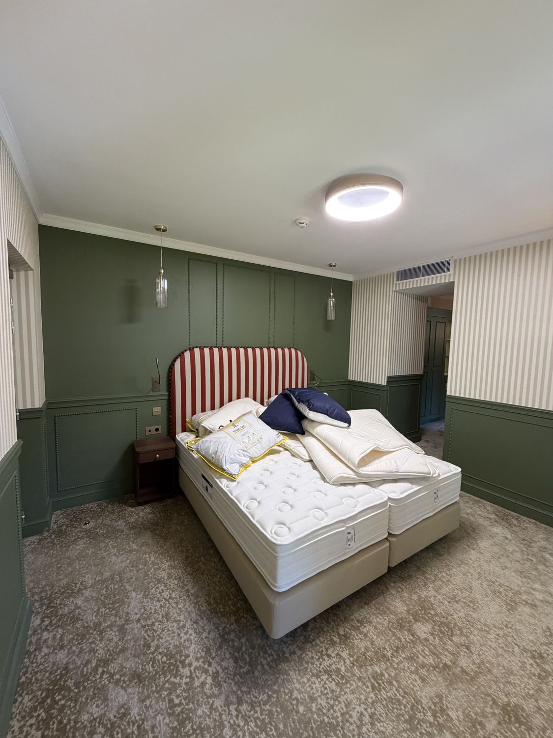 Chambre bleue — Boiseries & aménagement